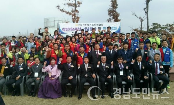 진양청실회 청홍실 회원들이 환경정화 운동 및 회원들 친목의 시간을 가졌다