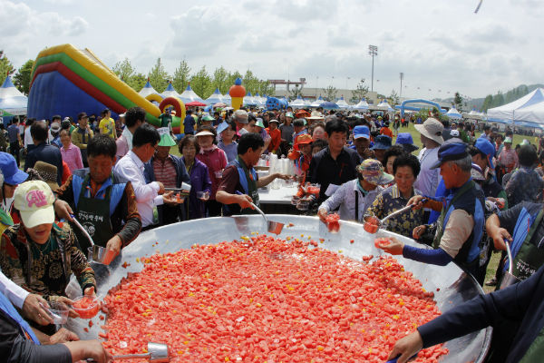 함안군민의 날.아라제와 함께 펼쳐질 수박축제의 모습