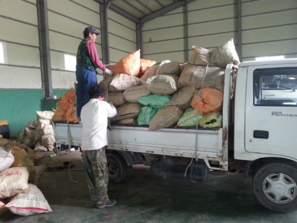 산청군의 농업 폐자원 수집 경진대회는 환경오염을 막고 폐자원의 자원화라는 일석이조의 효과를 얻게 됐다