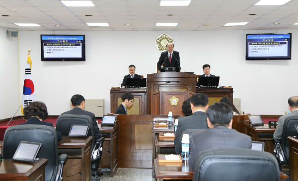 산청군의회는 9일부터 17일까지 임시회를 개회, 현안을 처리한다(사진은 236회 임시회 모습)