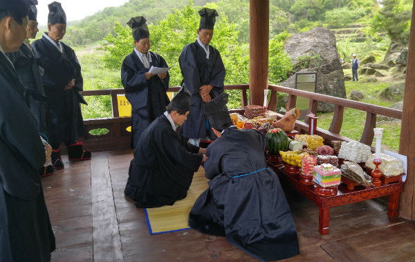 하동 악양 문암정에서 주민의 친목과 안녕을 기원하는 문암송 대제가 거행됐다