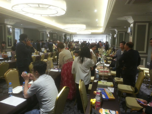 하동야생차문화축제에 산청군의 7개 업체가 참가하여 상담활동을 펼쳤다