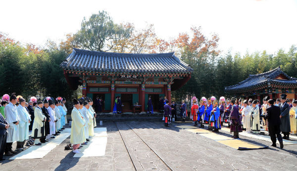 가락국 제10대 양왕을 추모하는 추향대제가 산청 덕양전에서 봉행됐다