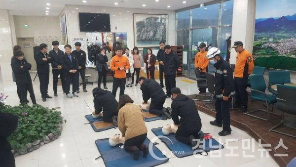 지난 16일 거창소방서와 합동 소방훈련을 실시했다.(사진/거창군)