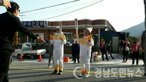 모범다문화가정 박분화 씨, 제23회 평창 동계올림픽대회 성화 봉송 주자 참여했다.(사진/합천군)