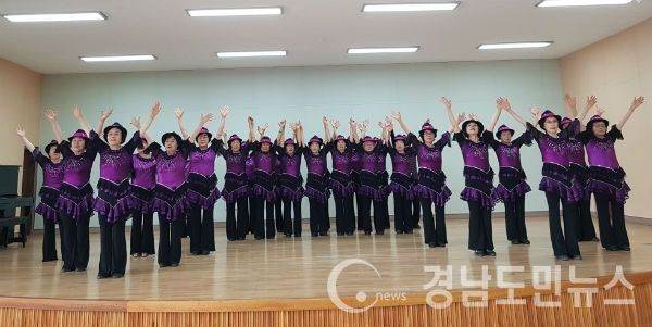 거창군종합사회복지관 문화교실 수강생들의 전시회 및 발표회가 오는 12일부터 15일까지 종합사회복지관 강당에서 개최된다.(사진/거창군)