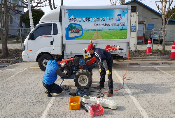 진주시는 동력경운기 시동에 어려움을 겪는 농가에게 전기시동장치 부착 지원 사업을 추진한다.(사진/진주시)