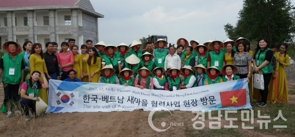 더불어 사는 지구촌 공동체 만들기 일환으로 베트남 빈투언성 함투언박현 홍렘 지역을 방문하여 유치원 교실을 증축하는 “새마을 해외협력사업”을 추진해 현지 주민들로부터 큰 호응을 얻었다.(사진/합천군)