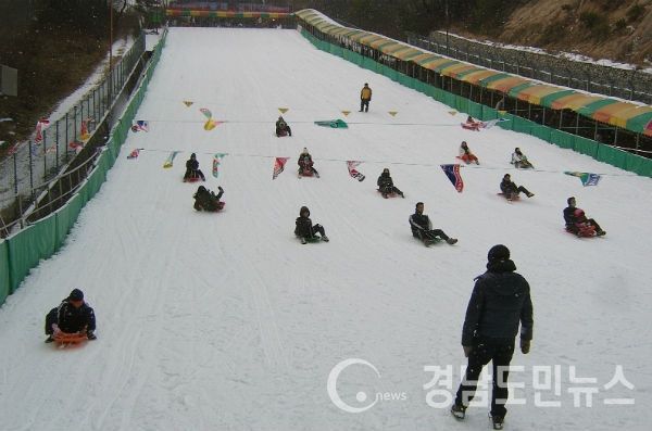 수승대 눈썰매장이 겨울방학을 맞아 오는 23일부터 개장해 2월 초까지 본격적으로 운영에 들어간다.(사진/거창군)