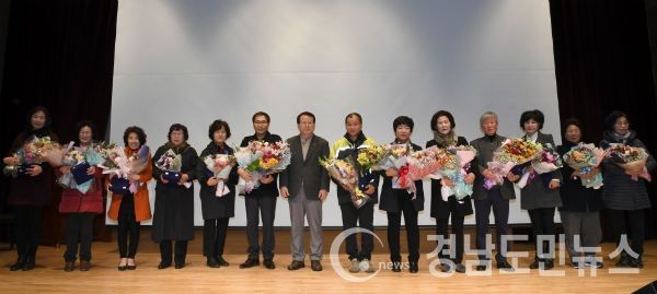 양동인 군수를 비롯한 관내 기관·단체장, 관계 공무원, 자원봉사자 등 200여 명이 참여한 가운데 제2회 거창군 자원봉사자대회를 열었다.(사진/거창군)