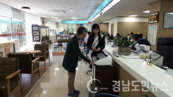 ‘2017년 민원 행정 만족도 조사’에서 응답자의 98.7%가 민원행정에 대해 만족하는 것으로 나타났다.(사진/합천군)