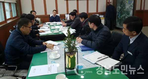 무허가축사 적법화의 신속한 인·허가 신청을 독려하기 위한 간담회를 개최했다.(사진/합천군)