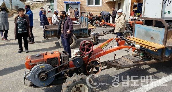 농기계 정비여건이 열악한 마을을 직접 찾아가는 농기계 현장순회 기술교육을 실시한다.(사진/거창군)