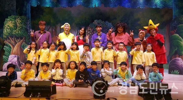합천군 드림스타트 뮤지컬「헨젤과 그레텔」공연 관람(사진/합천군)