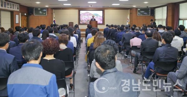 아름다운 마무리 하창환 합천군수 마지막 정례조회(사진/합천군)