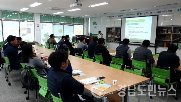 하동군은 지역 청년층의 성공적인 창업 아이템 발굴과 창업기반 지원을 위해 2019 청년 창업농 활성화 기본교육을 실시한다.(사진/하동군)