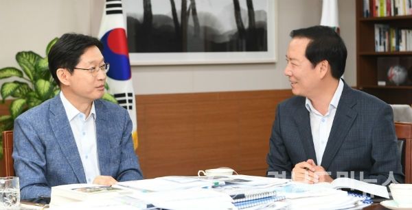 김경수 경남도지사와 구인모 거창군수 면담 모습(사진=거창군)