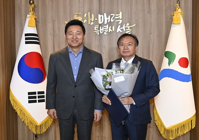 서울시립교향악단 대표이사 및 이사장 임명장 수여식(오세훈 서울시장과 정재왈 (재)서울시립교향악단 대표이사)