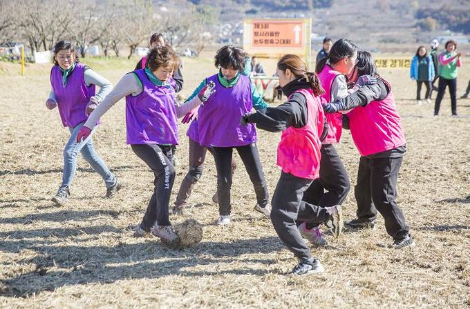 하동군 제4회 평사리들판 논두렁축구대회‘킥오프’