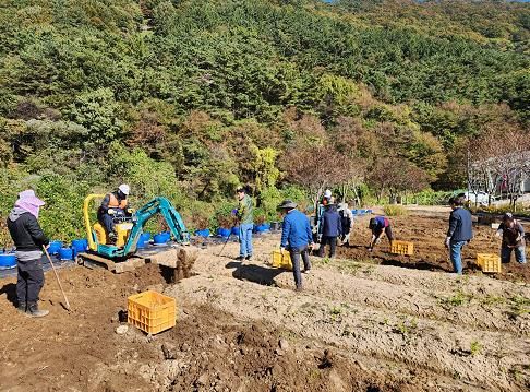 고성군농업기술센터, 영농철 일손돕기 나서
