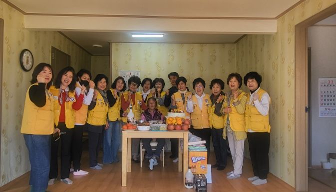 고성읍적십자 봉사회, 독거노인 생신상 차려 드리기