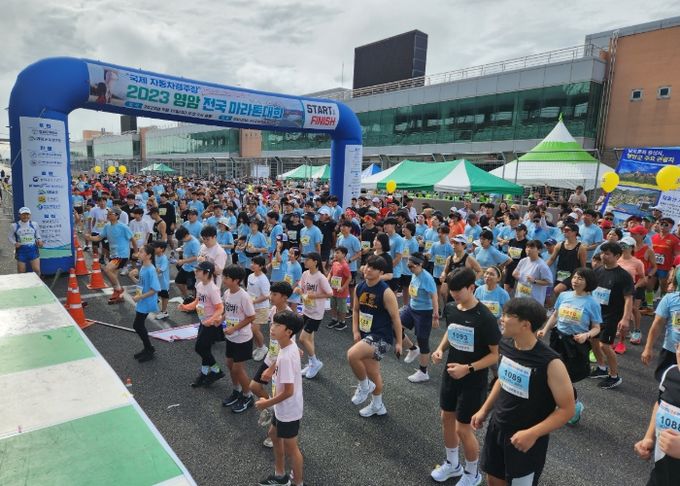 영암F1경주장 트랙을 전국 마라토너들이 질주한다