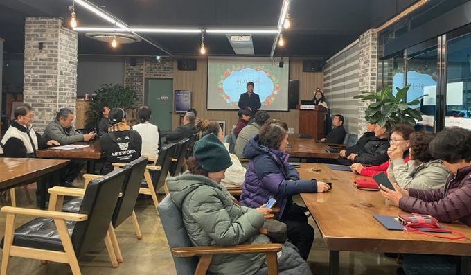 무안면 지사협의 밤 행사가 진행되고 있다.