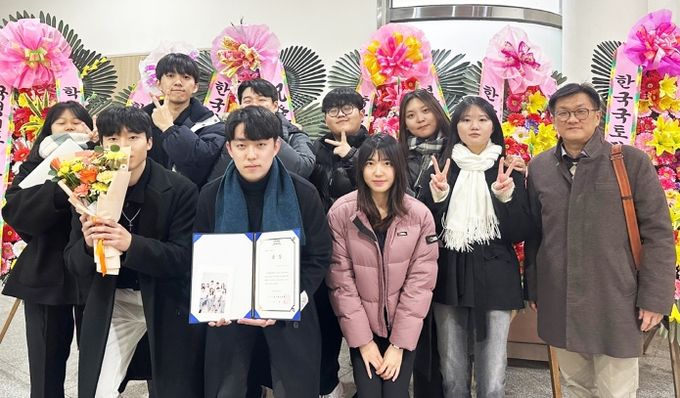 경상국립대학교 행정학과 학술동아리 ‘모의국무회의 준비반’이 제22회 전국 대학생 모의국무회의 경연대회에서 금상(2등)을 수상하는 영예를 안았다.