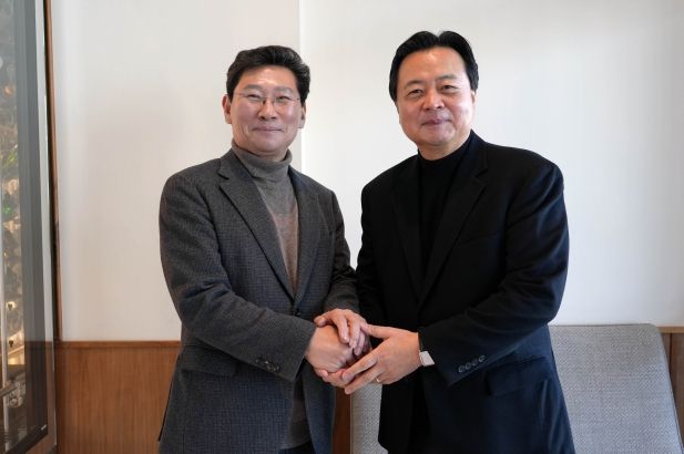 이상일 용인특례시장이 미국 현지시각 12일 조현동 주미국대한민국대사를 만나 미국 도시와의 교류와 경제, 외교 정책에 대해 의견을 나눴다.