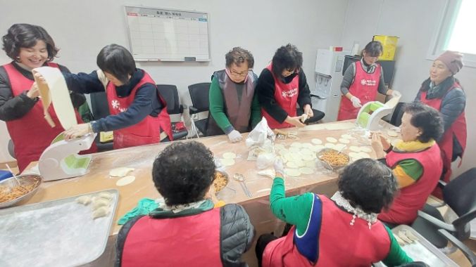 설성면 작은사랑나눔봉사단, 새해맞이 ‘만둣국 음식 나눔 행사’ 실시