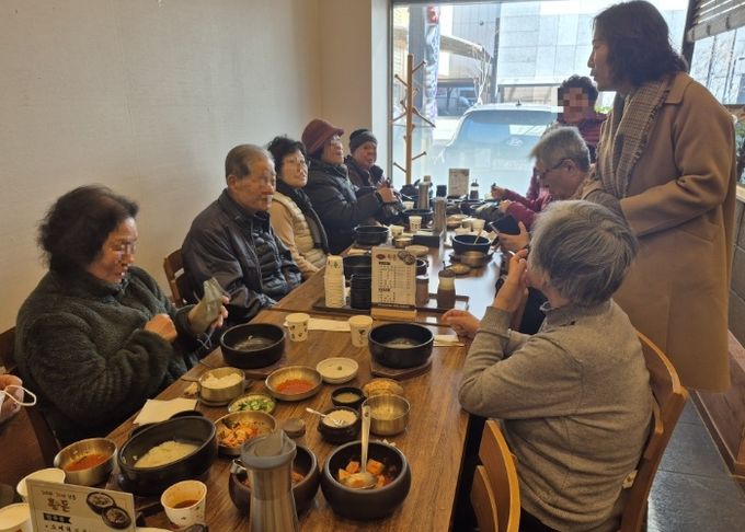 구리시 황돈소머리국밥, 인창동 홀로 어르신에게 따뜻한 한끼 식사 대접