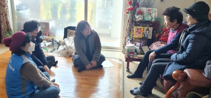 광명시 소하2동 지역사회보장협의체는 지난 15일 ‘찾아가는 광명마을냉장고 소이곳간’을 진행했다.