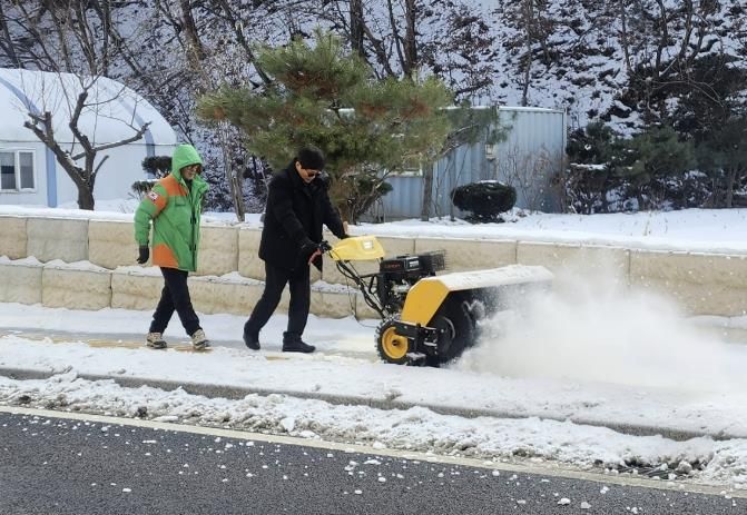 가평군지역자율방재단, 긴급 제설작업 실시 '호응'