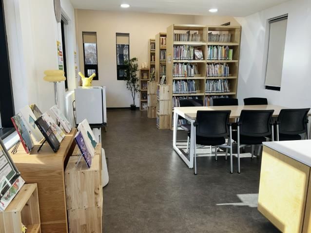 강촌공원 책쉼터 내부