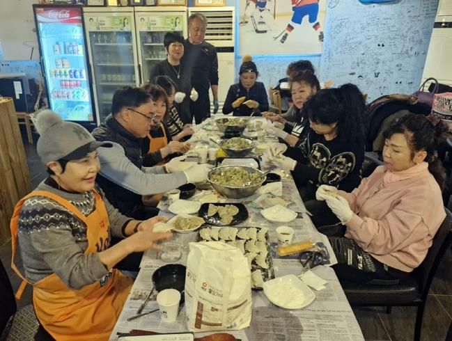 의정부시 흥선동, 자생단체와 만두 빚기 행사로 이웃사랑 실천