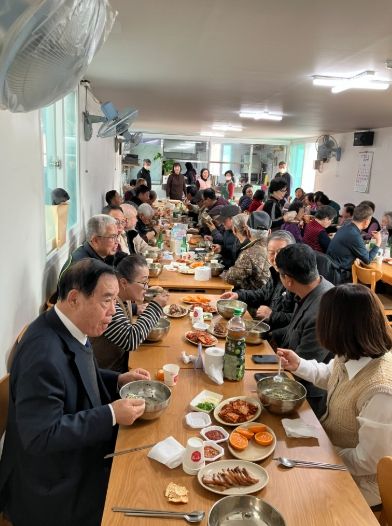 세류2동 새터경로당, 떡국 나눔행사