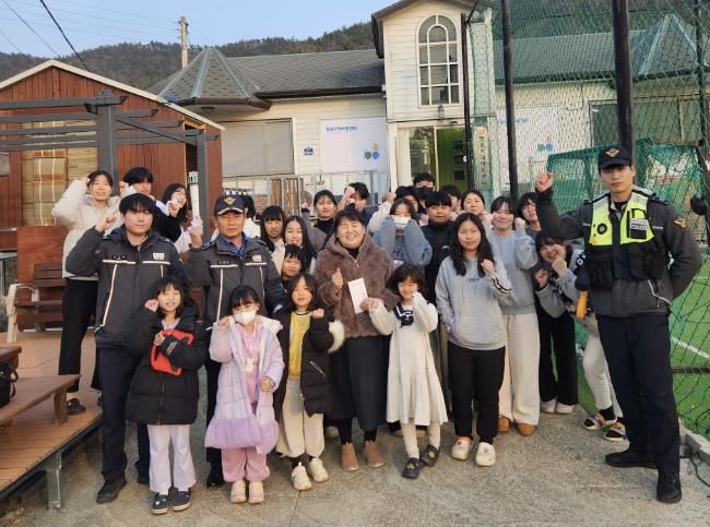 완도해경, 설 명절 맞아 사회복지시설에 위문금 전달... 따뜻한 온기 전해