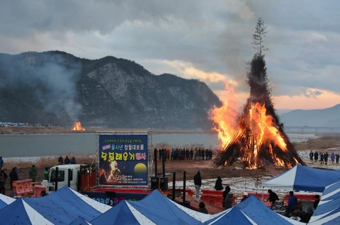 산청군 예타 통과 염원 정월대보름 달집태우기