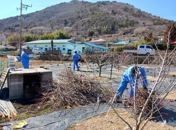 건조한 날씨 속 거제시는 현재‘산불주의보’