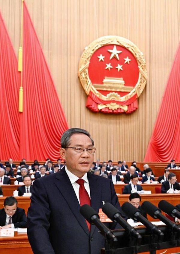 리창(李强) 중국 국무원 총리가 5일 제14기 전인대 제3차 회의 개막회에서 정부업무보고를 하고 있다. (사진/신화통신)