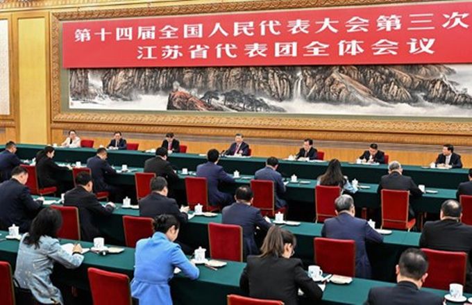 5일 시 주석이 참가한 제14기 전인대 제3차 회의 장쑤대표단 심의 현장. (사진/신화통신)