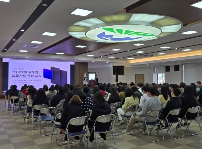 “보도자료, AI와 함께 쓰면 더 쉽고 빠르게! 하동군, 챗GPT 강의 진행”