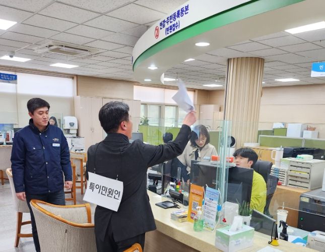 함양군 민원봉사과는 지난 20일 함양경찰서와 합동으로 ‘민원인 위법행위 대비 모의훈련’을 실시했다.