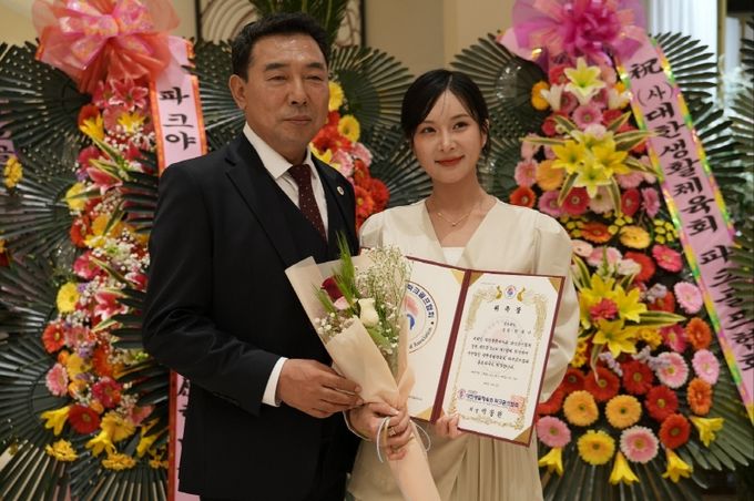 박창완 파크골프협회장과 임채이 인플루언서