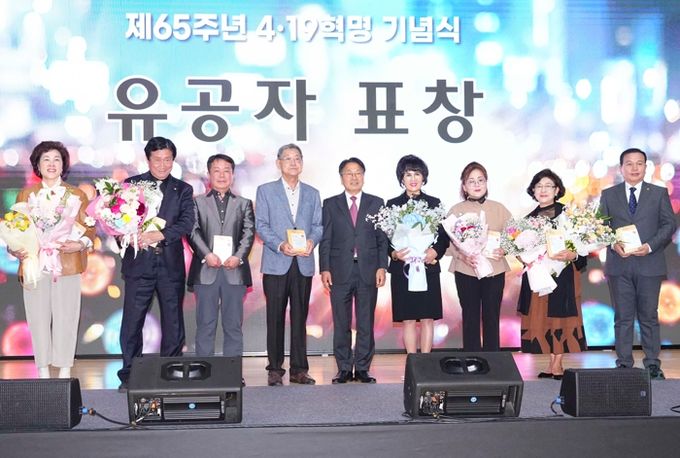 강기정 광주광역시장이 19일 오후 시청 앞 도로에서 열린 '제55주년 지구의 날 행사'에 참석해 인사말을 하고 있다.