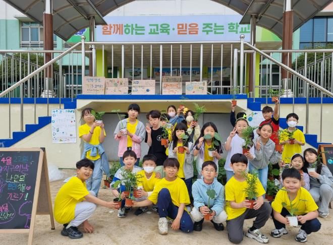 미세먼지 저감을 위한 공기정화식물 심기