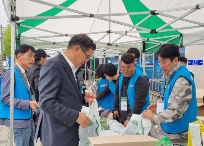 함양군소상공인연합회, ‘만원의 기적’ 바자회 개최