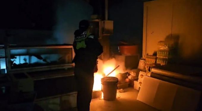 마량 수협위판장 인근 배전반 화재 발생... 완도해경 신속 진화