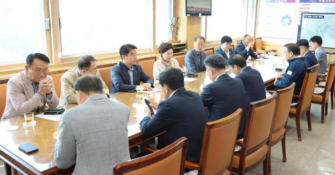 창원시의회 롯데백화점 대책수립 제안