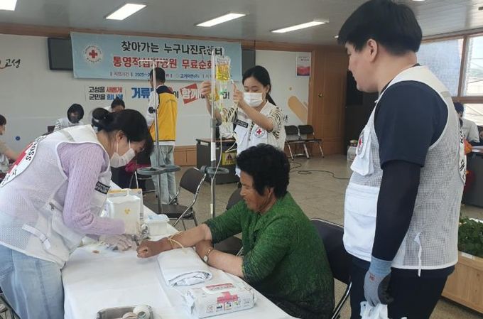 고성군지역사회보장협의체-통영적십자병원 거류면 어르신 대상 무료순회진료 실시